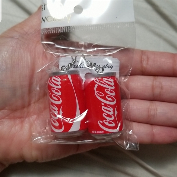 SOLD!!  COKE CAN EARRINGS - Picture 5 of 6